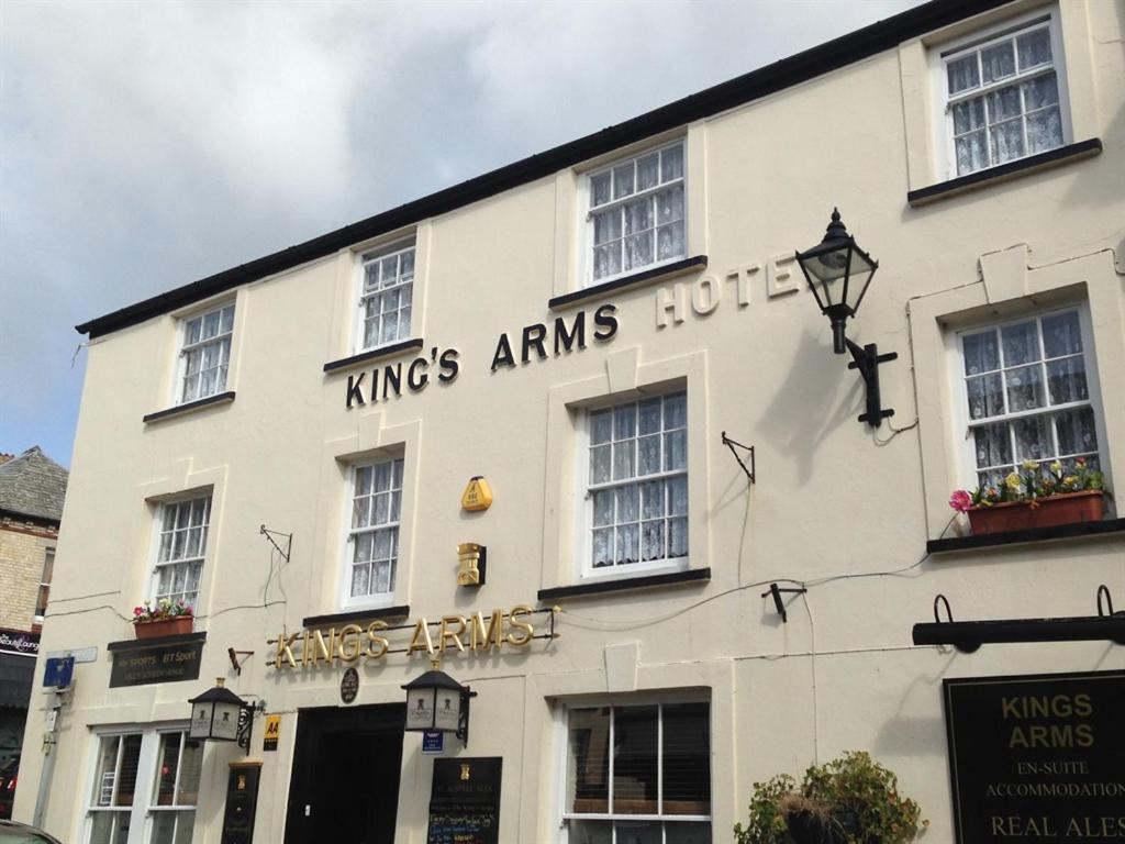 Отель King'S Arms Лостуитиел Экстерьер фото