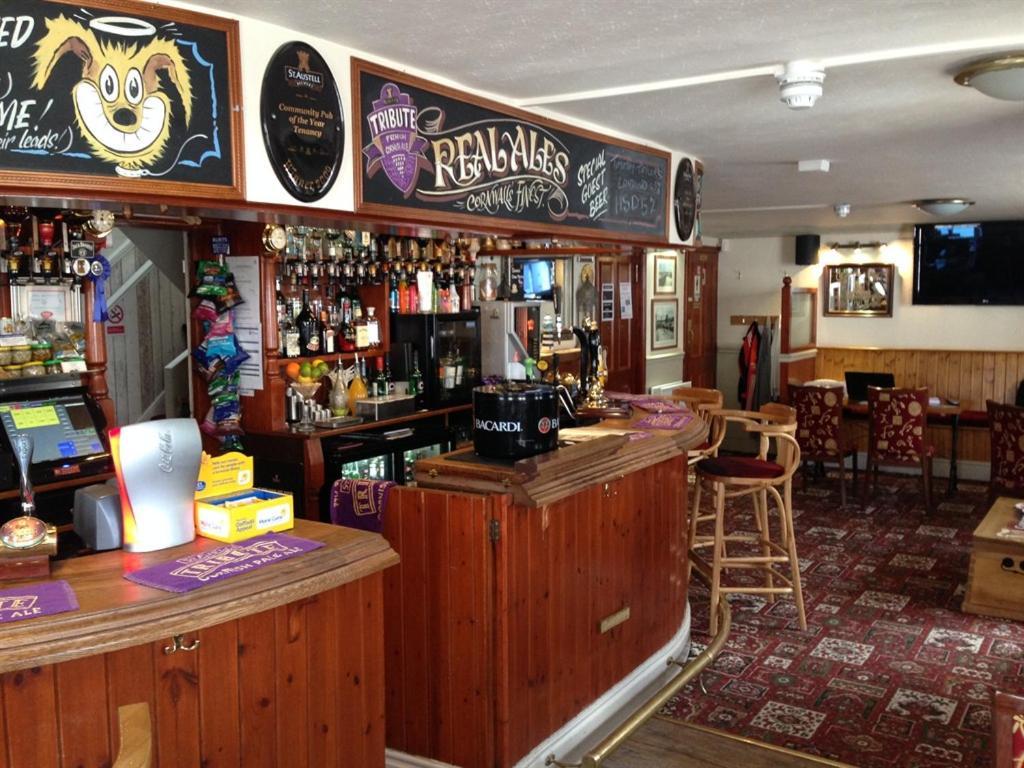 Отель King'S Arms Лостуитиел Экстерьер фото