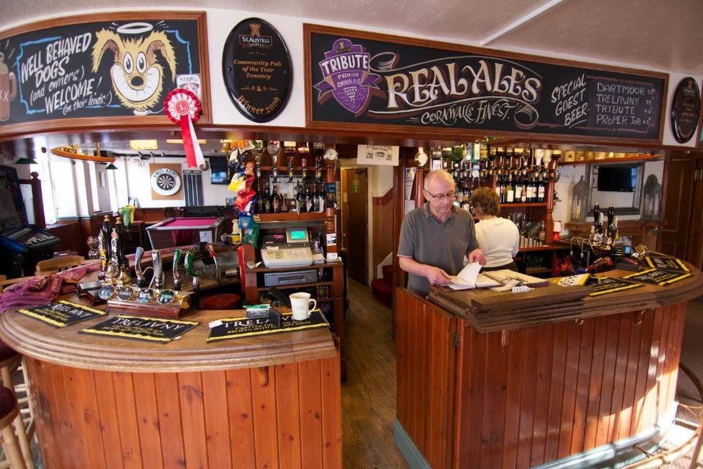 Отель King'S Arms Лостуитиел Экстерьер фото